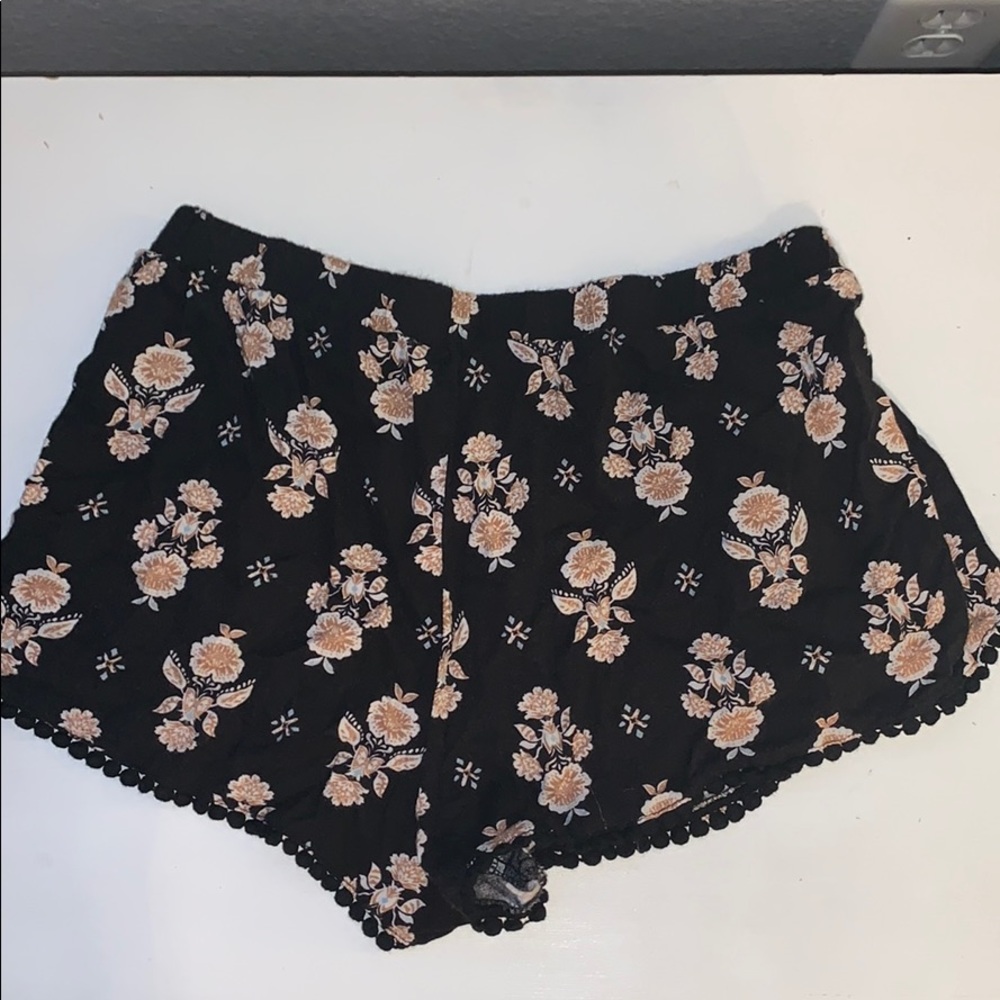 Flowy floral print shorts